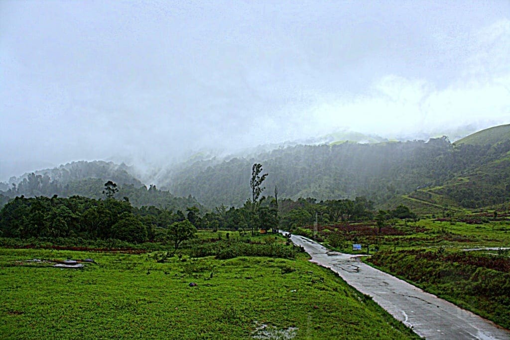 Clouds-and-Mist-greet-the-weary-traveler-on-the-road-to-Kudremukh