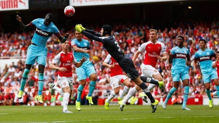 cheikhou-kouyate-petr-cech-west-ham-v-arsenal_3335366