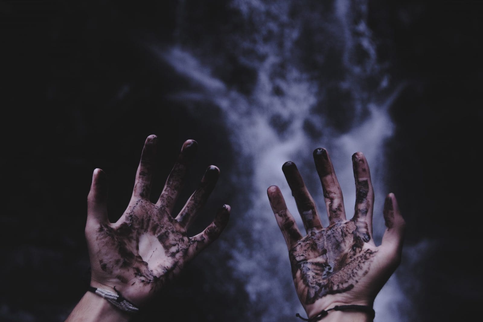 Photo by Ian Espinosa Dark Love