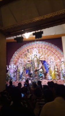 durga pujo crowd