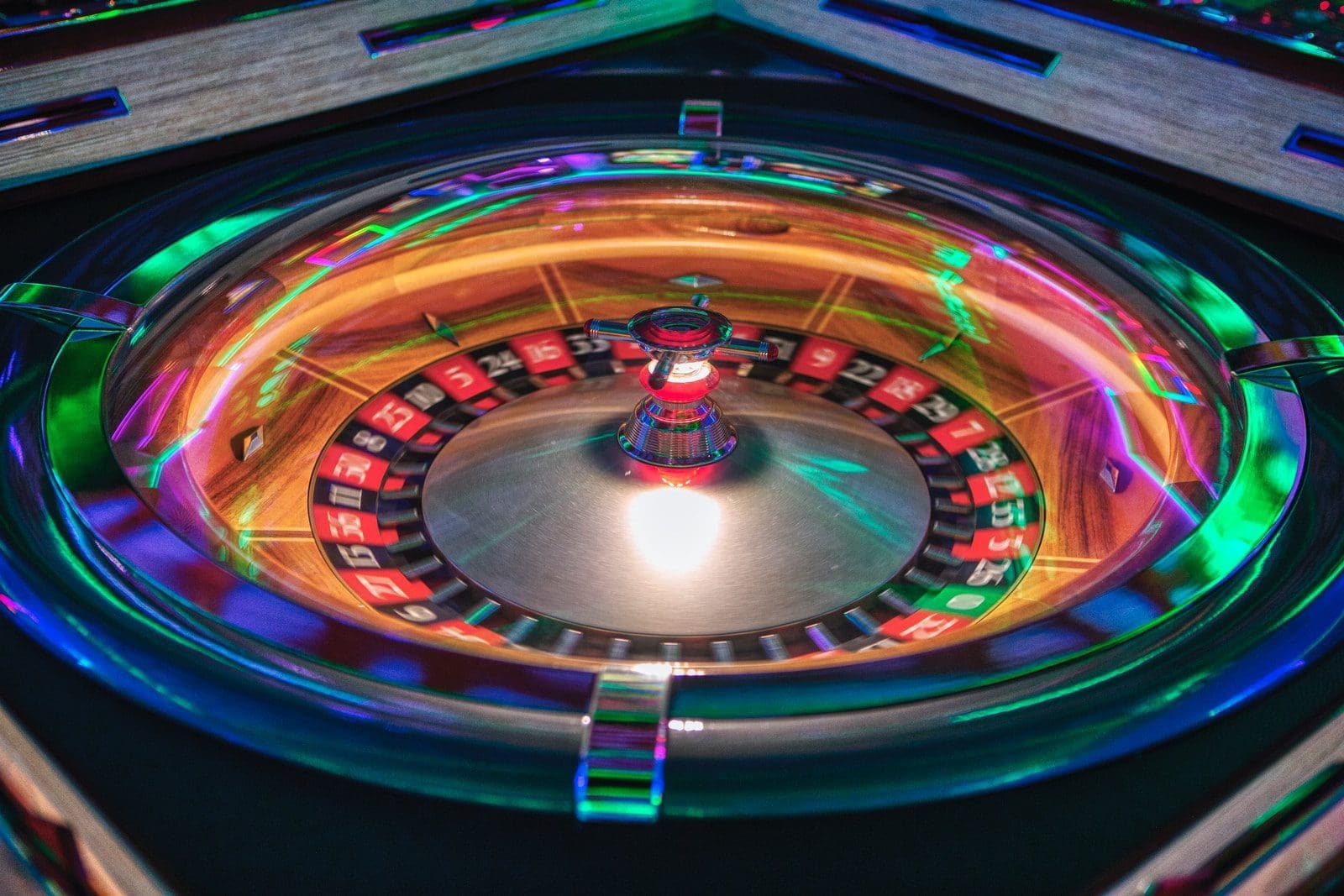 live roulette blue red and green round light