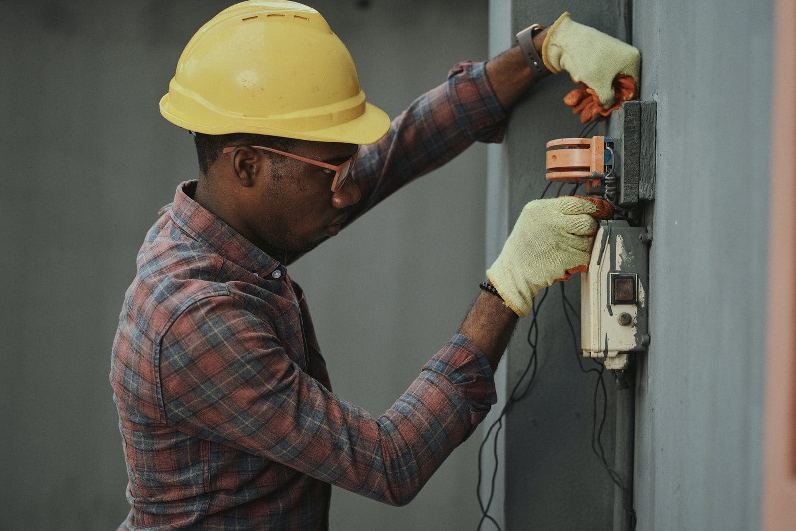Photo by Emmanuel Ikwuegbu electrician