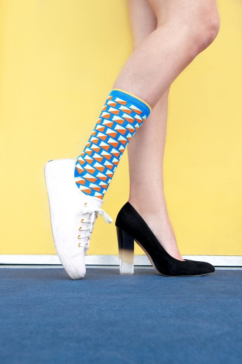 6 Useful Tips For Someone Who Loves To Shop Footwear Online 1 woman wearing sneaker and sandal