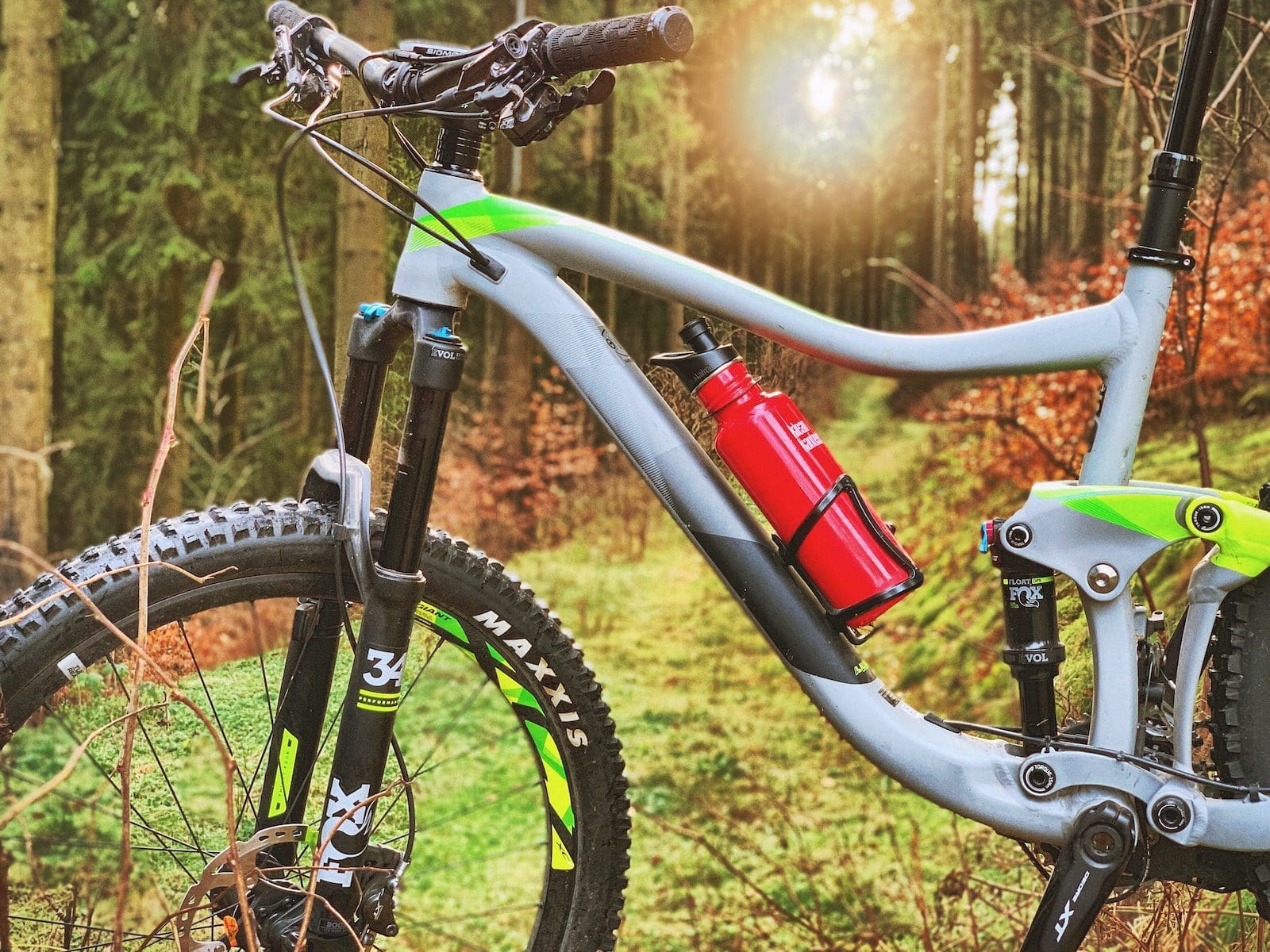 How Do I Choose A Mountain Bike? 1 white commuter bike