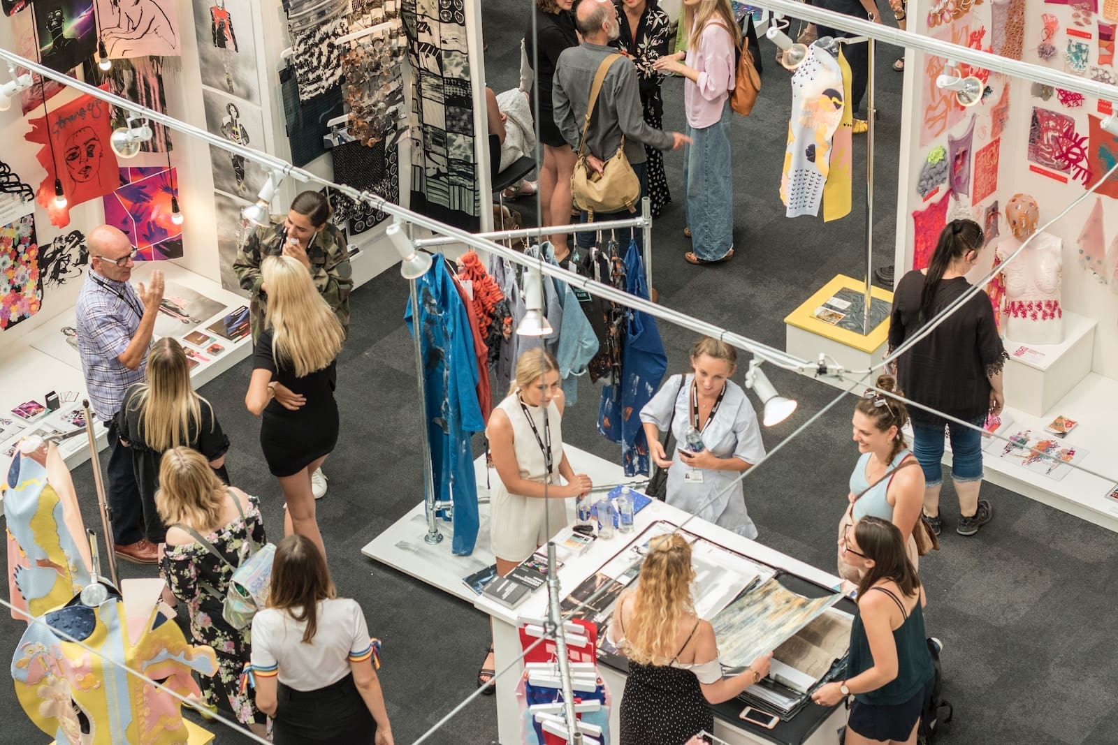 Effective Stall Design Strategies For Trade Shows And Exhibitions 1 group of people gather in clothes stores