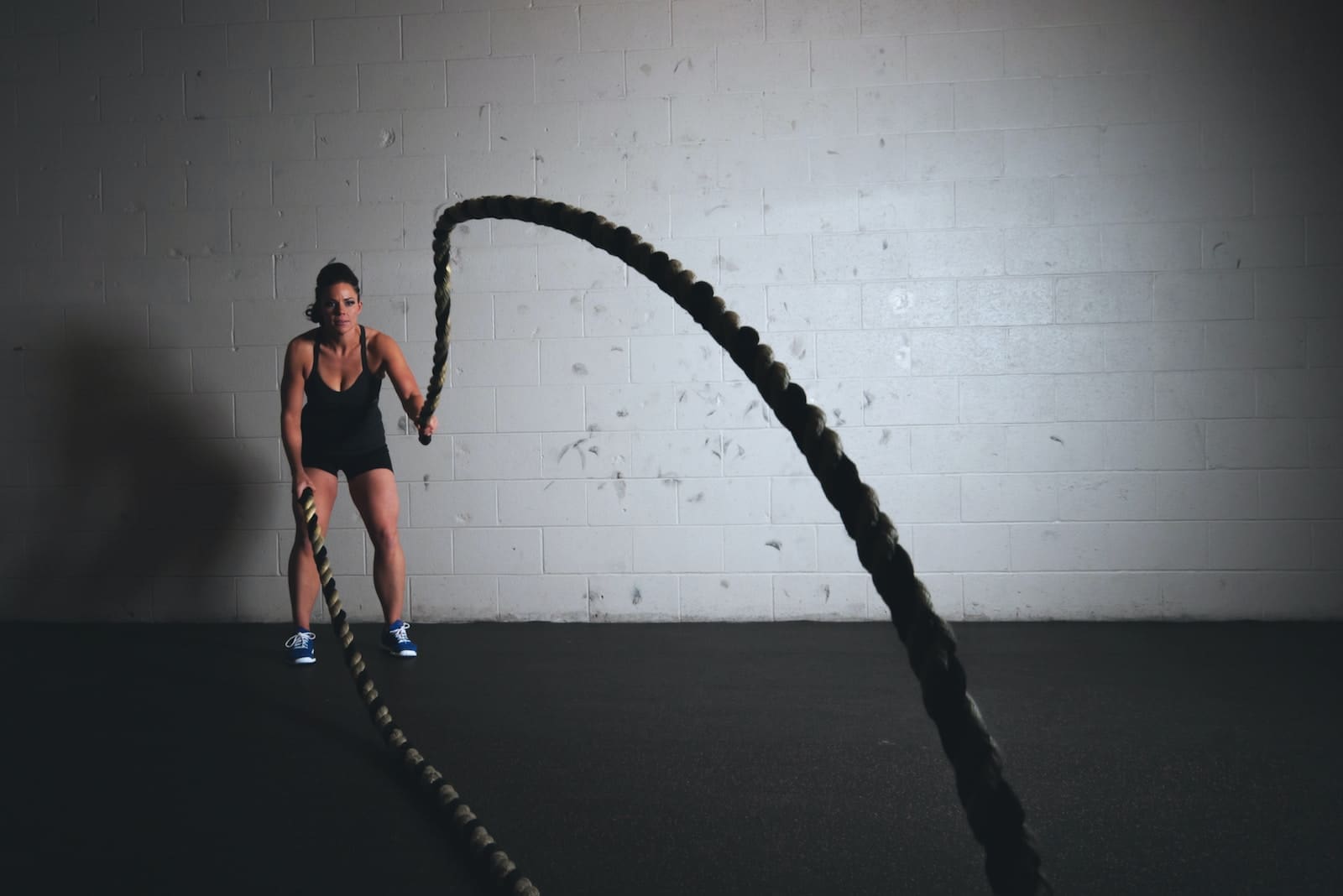 woman holding brown ropes cardio