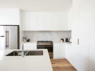 Stainless steel sink with drainboard